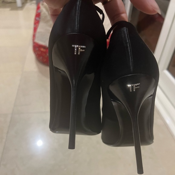 New Tom Ford Black Swarovski Pumps in Size US 8/38 (EU) - Picture 7 of 17